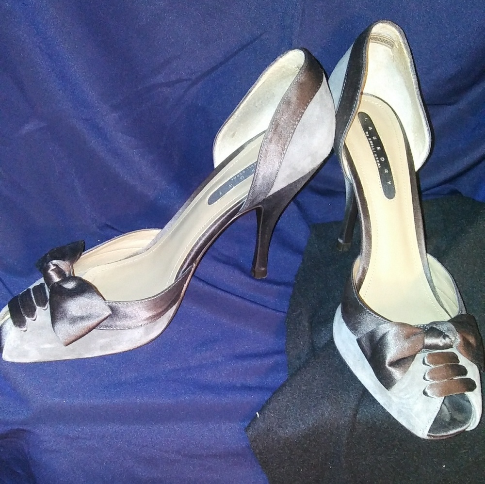 Suede gray open toed heels